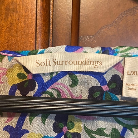 Soft Surroundings 100% Silk Kimono
Size M/L - Picture 2 of 6